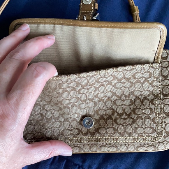 EUC Coach Wristlet - Picture 2 of 6